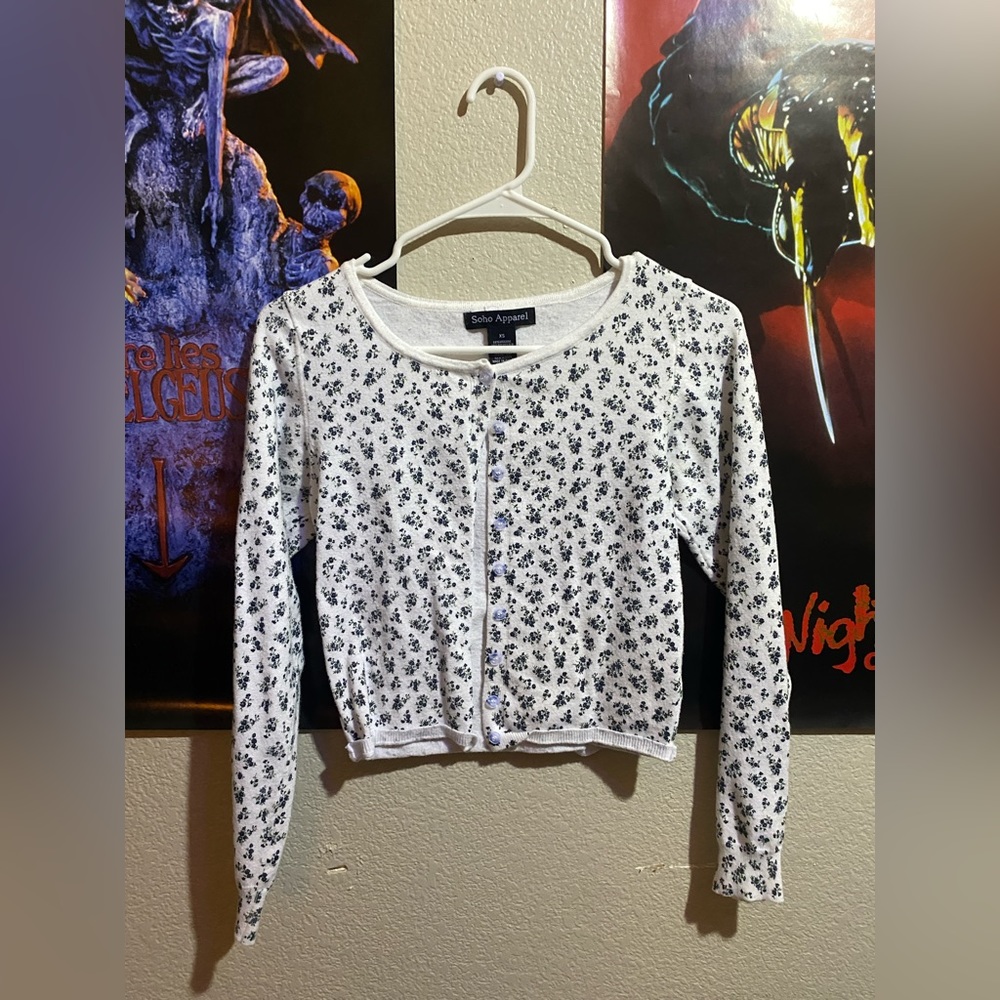 cropped button up white long sleeve w blue flowers!